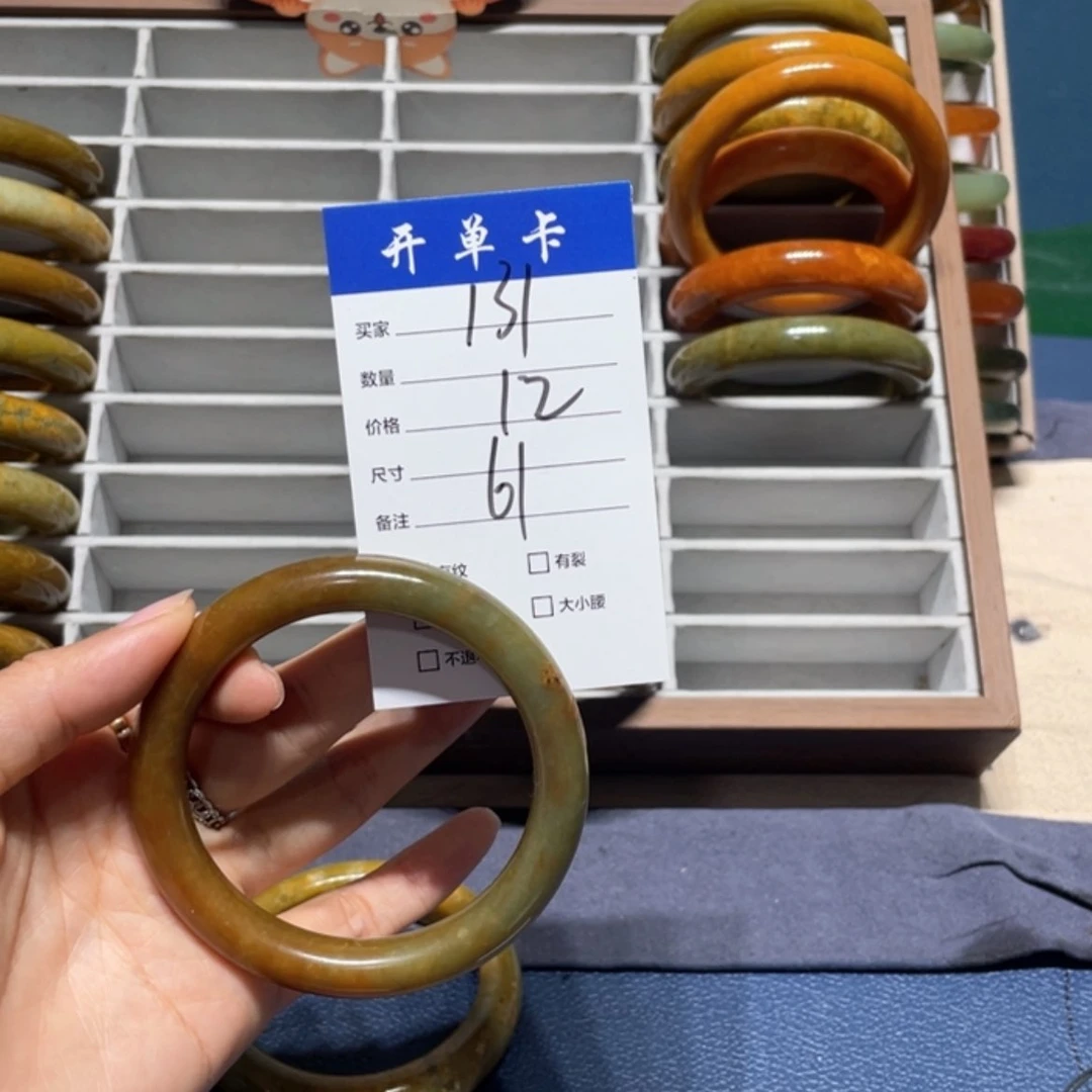 【闪购商品】蛇纹石玉手镯未镶嵌?**然
