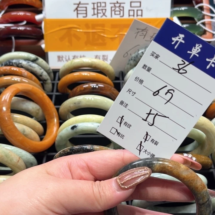 蛇纹石玉手镯未镶嵌吕*杨