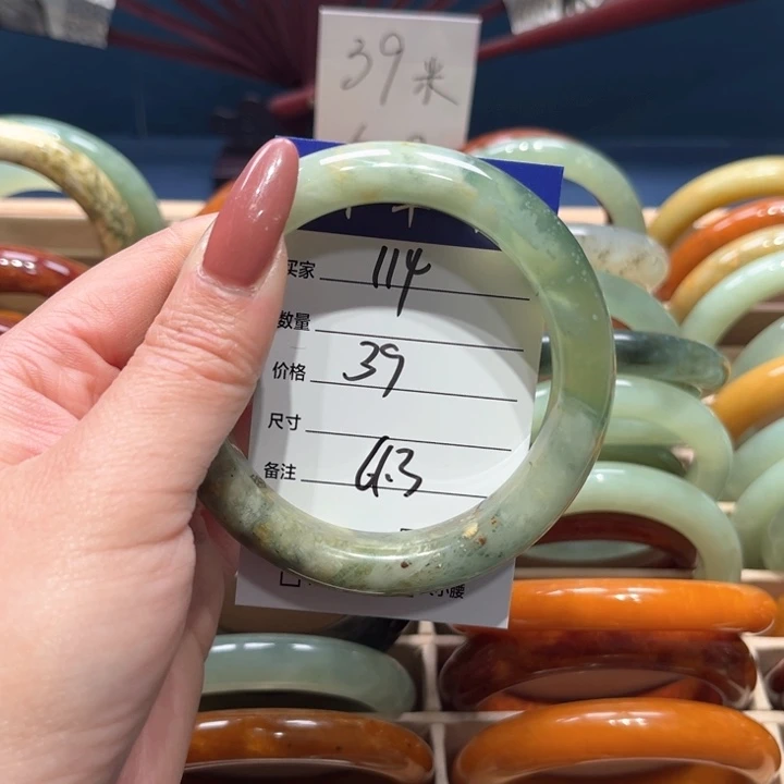 蛇纹石玉手镯未镶嵌守**心