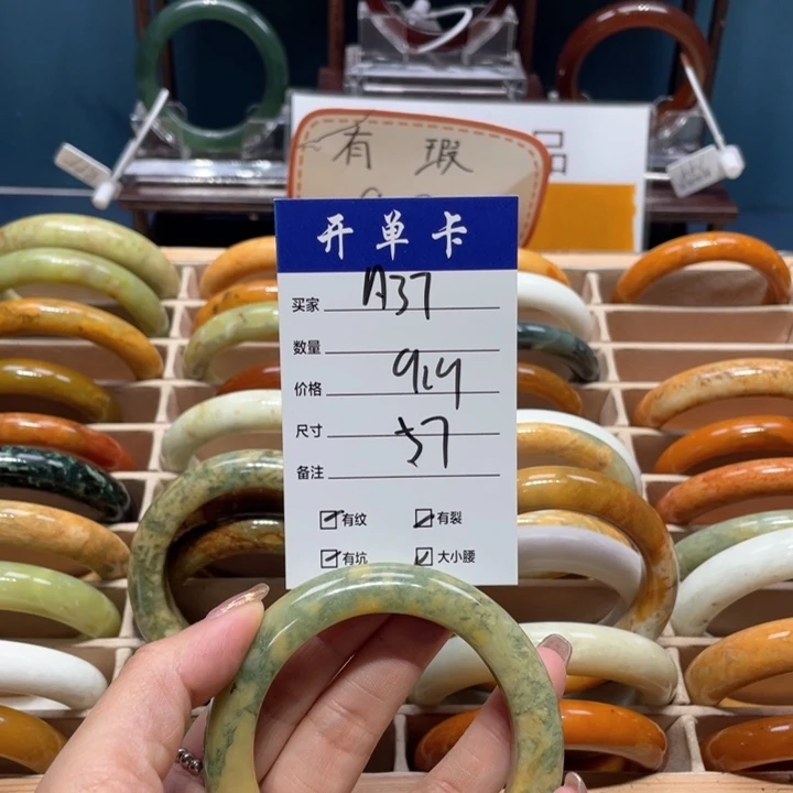 蛇纹石玉手镯未镶嵌夏*陌