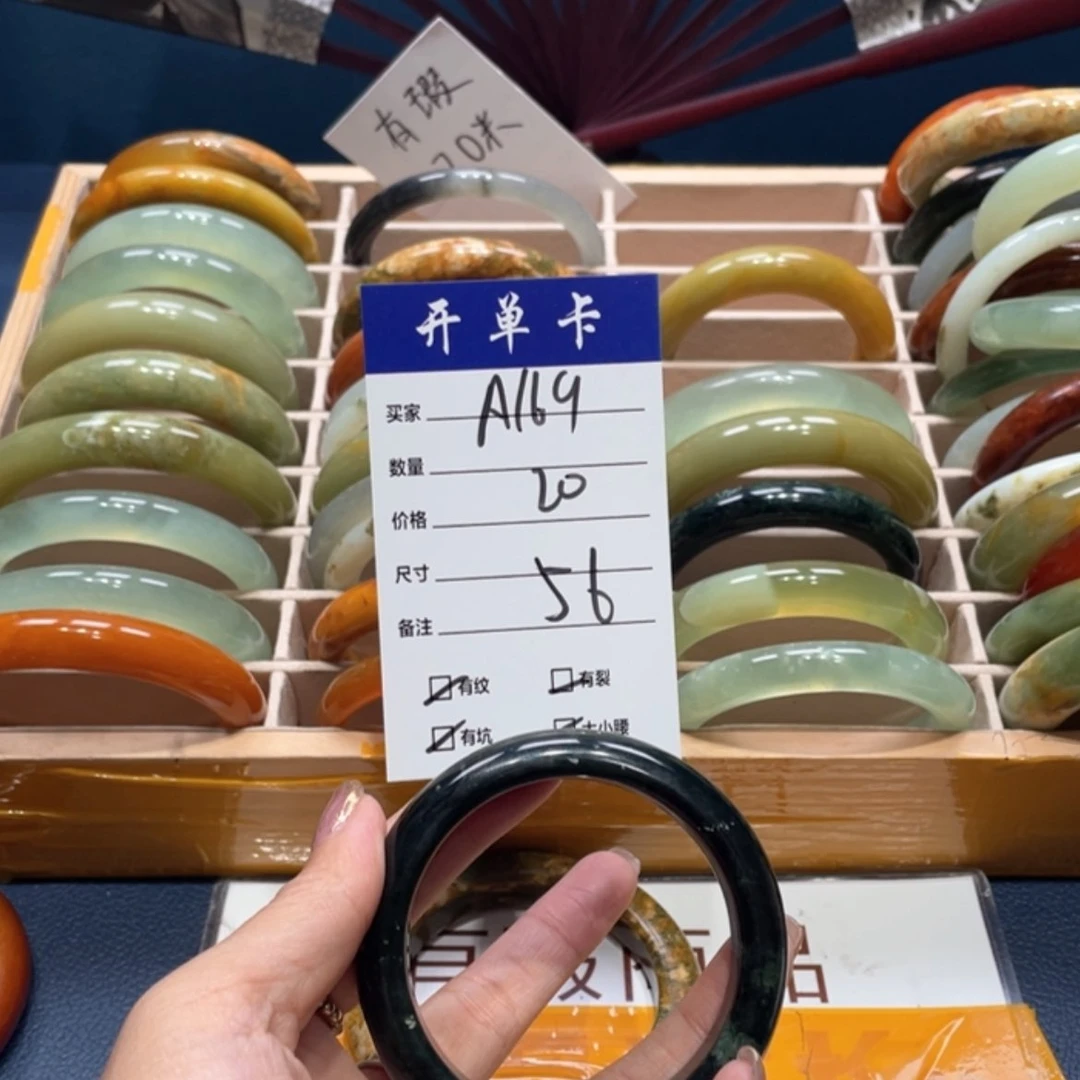 【闪购商品】蛇纹石玉手镯未镶嵌小****