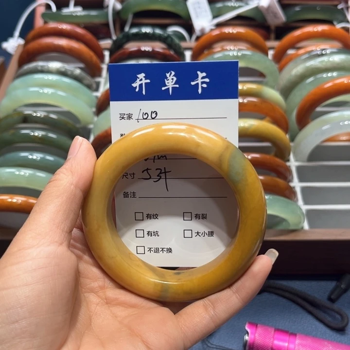蛇纹石玉手镯未镶嵌冰