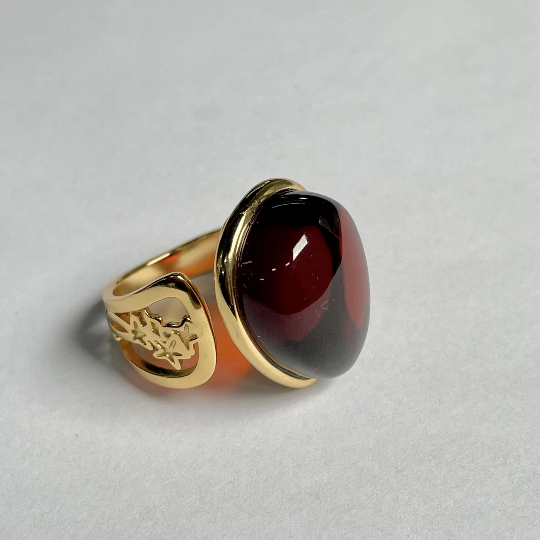 【宝宜臻品】银镶天然净水血珀梨形蛋面欧款精工戒指