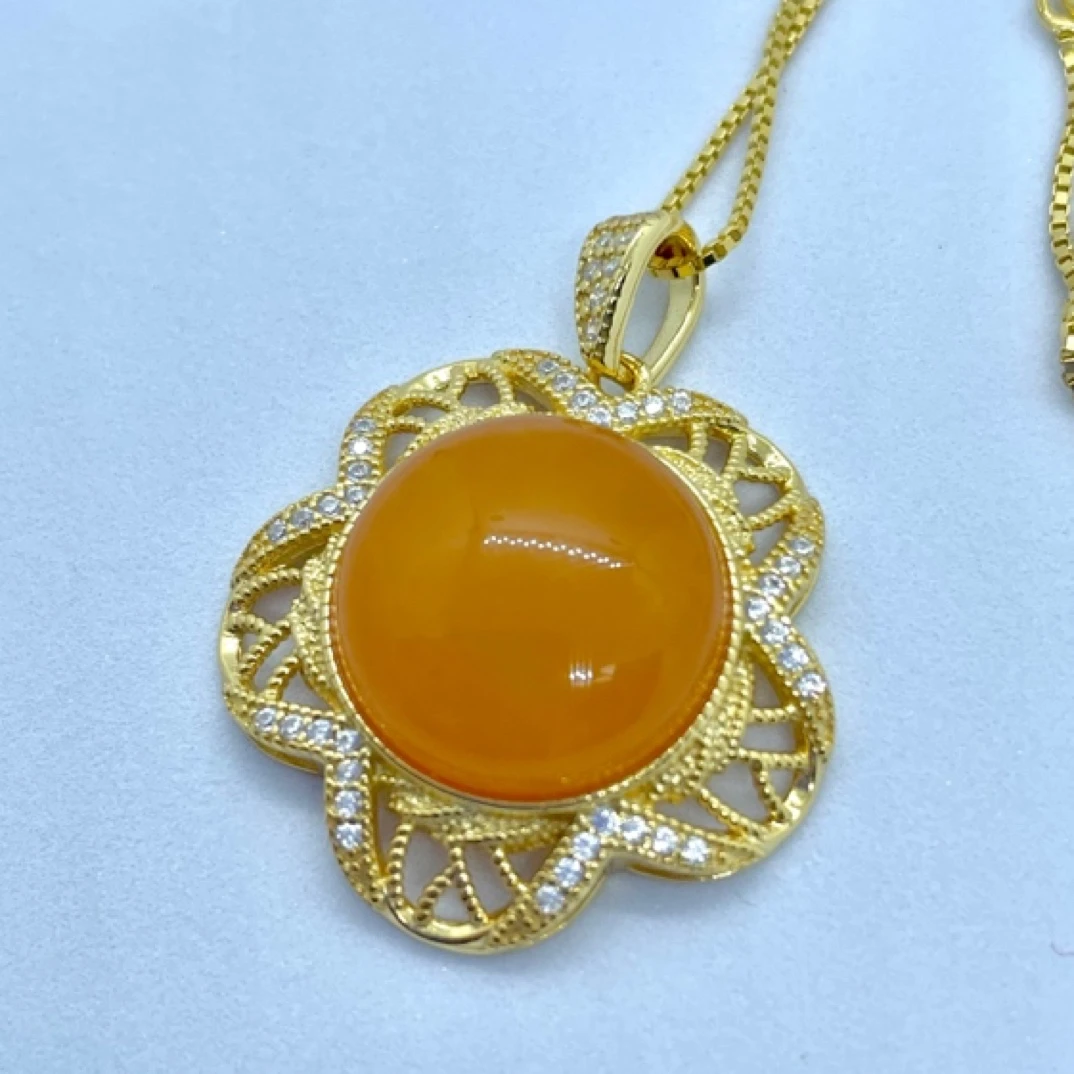 【宝宜臻品】银镶天然蜜蜡花瓣吊坠欧款精工