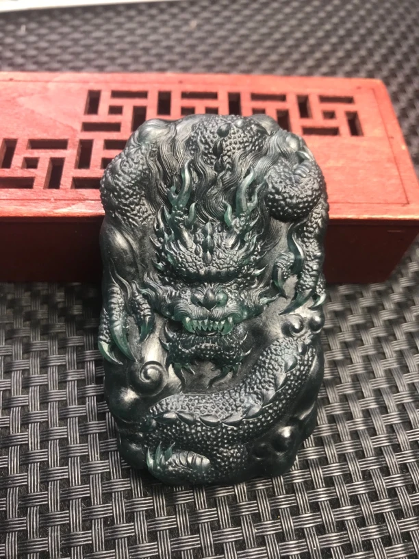 新琢成玉器翡翠吊坠