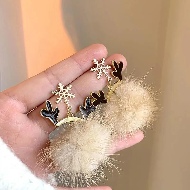 合金耳饰 圣诞节麋鹿角雪花毛球耳钉女秋冬圆脸显瘦耳坠适合冬天