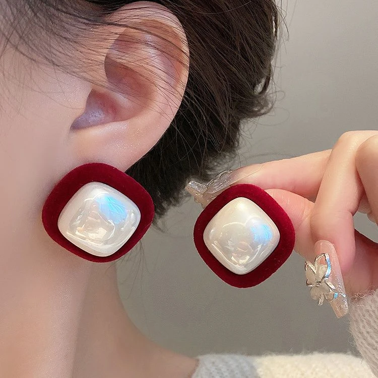 铜合金耳饰 法式复古秋冬新款植绒耳钉女夸张几何耳环高级感耳饰