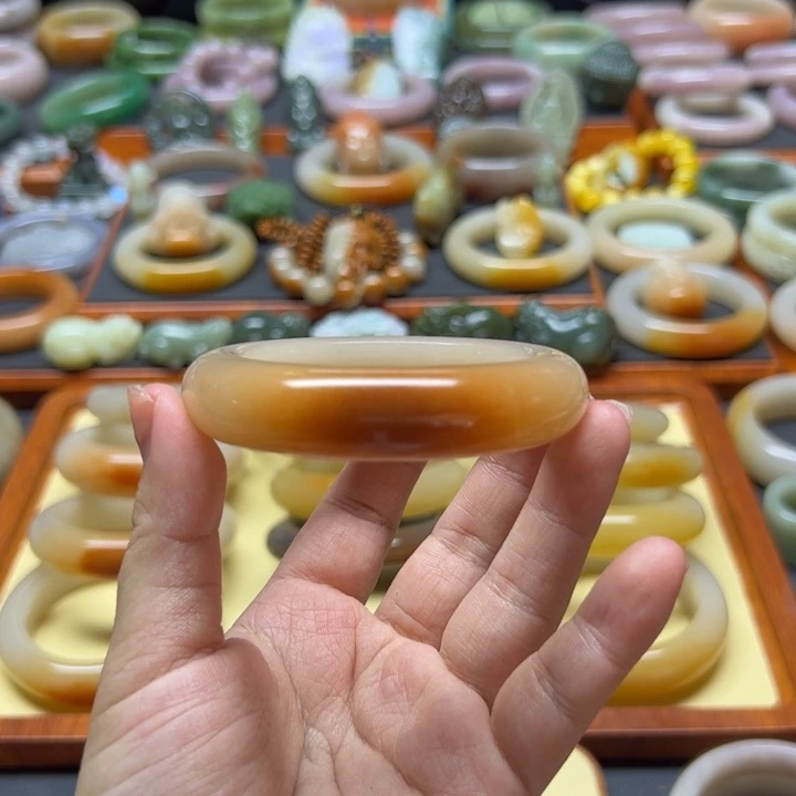 【闪购商品】石英质玉手镯未镶嵌姚*姚127