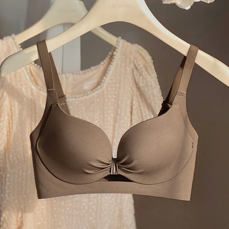 小胸聚拢少女无痕透气无钢圈提拉软承托防下垂收副乳上托舒文胸女