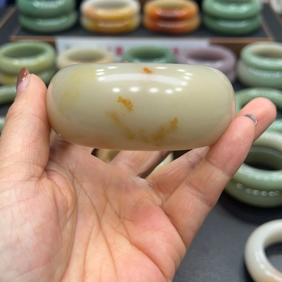 【闪购商品】石英质玉手镯未镶嵌未**秊