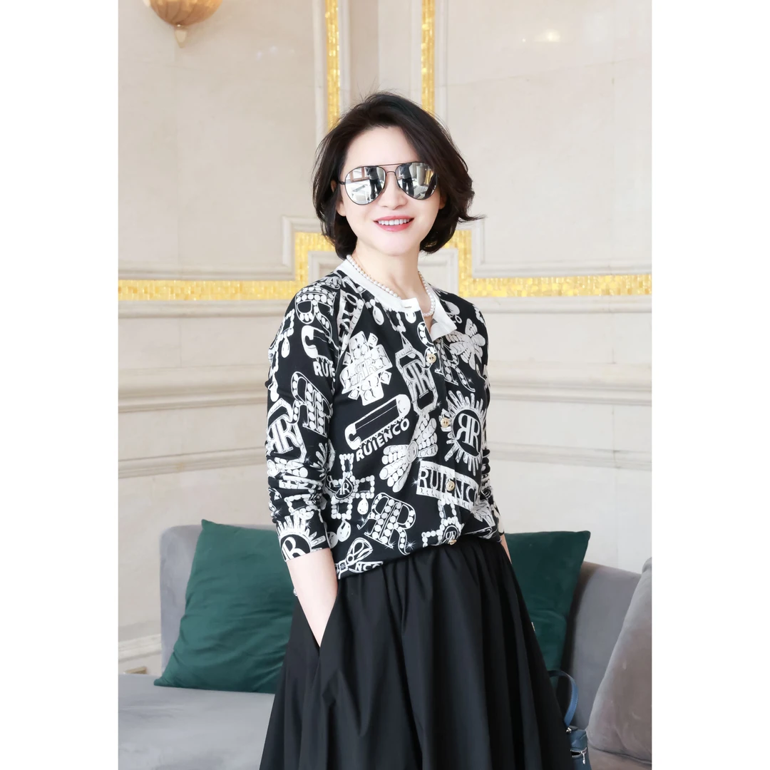 我是摩羯 黑白宝石 120支绵羊毛黑白印花圆领长袖针织显瘦气质