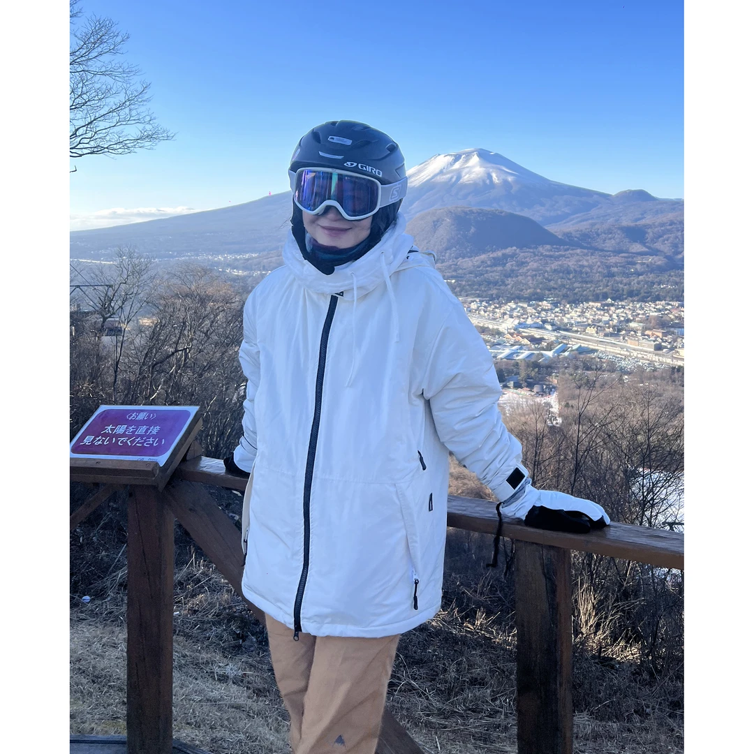 我是摩羯 海德冬日 90白鹅绒时尚休闲连帽口袋户外羽绒服