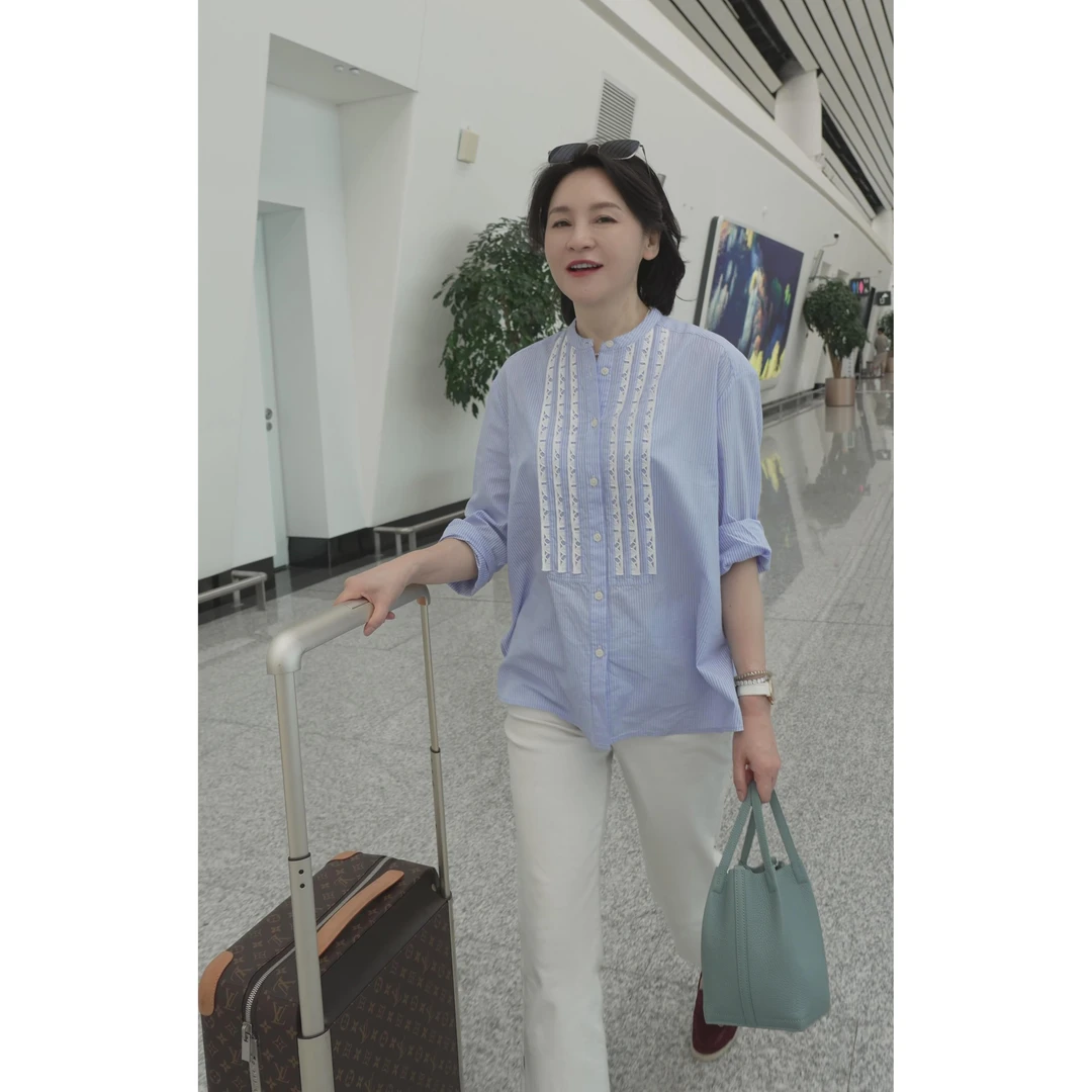 我是摩羯  水溶花边刺绣高定春夏款蓝色条纹衬衫