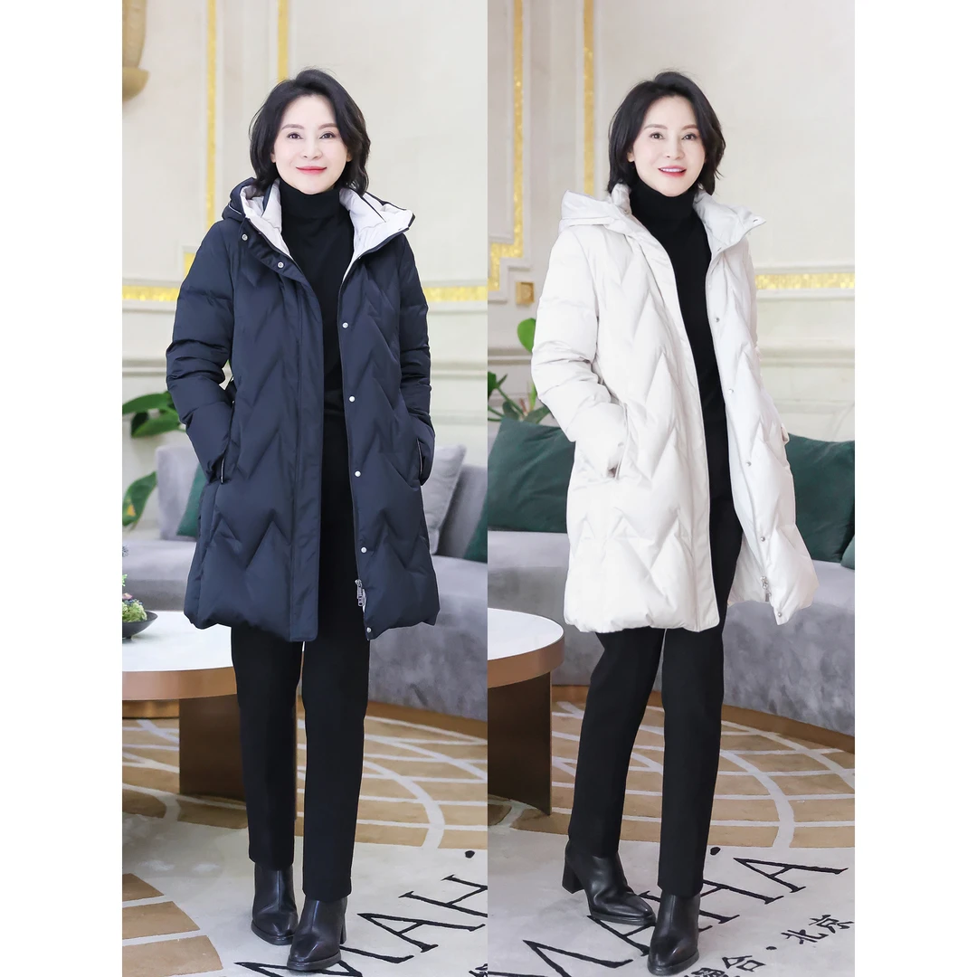 我是摩羯 悉达多 万姿5A级90白鹅绒雅致锻V字绗线撞色连帽羽绒服