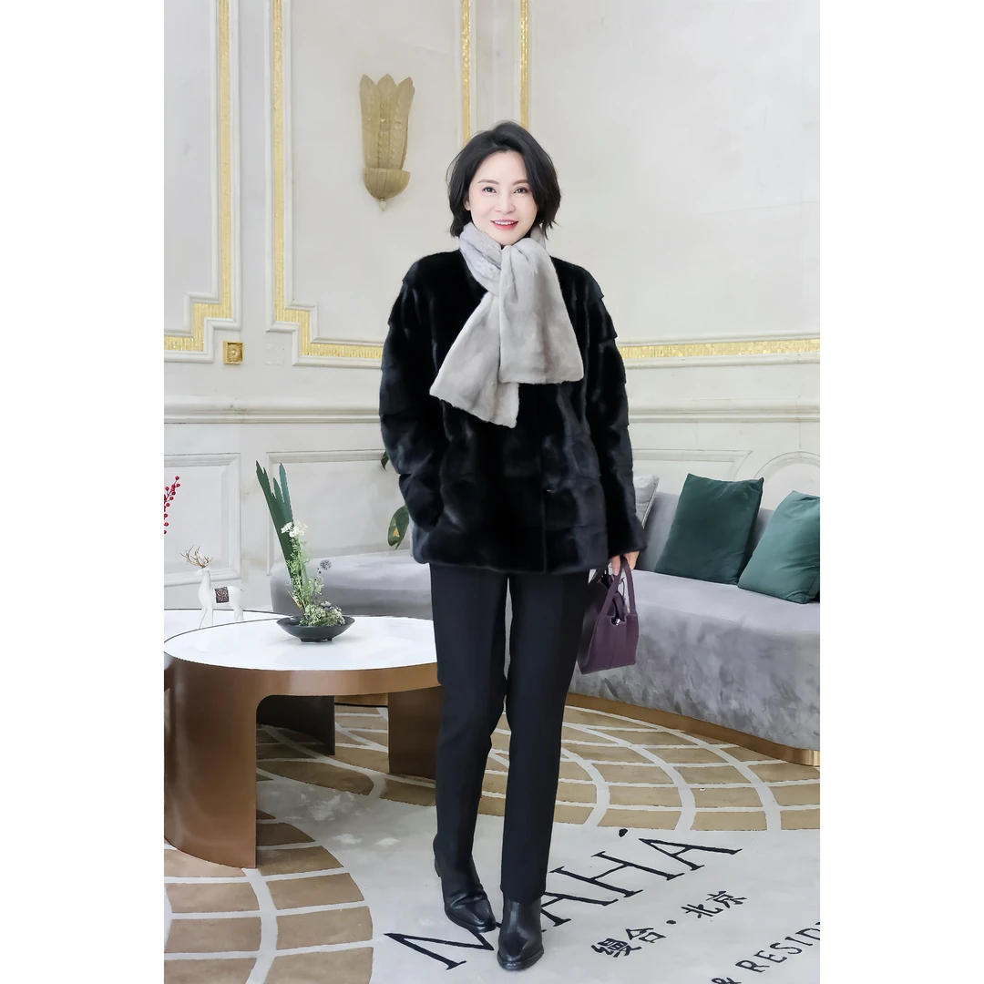 我是摩羯 黑天鹅皮草鼎级天鹅绒横排精致水滴圆领H型气质外套