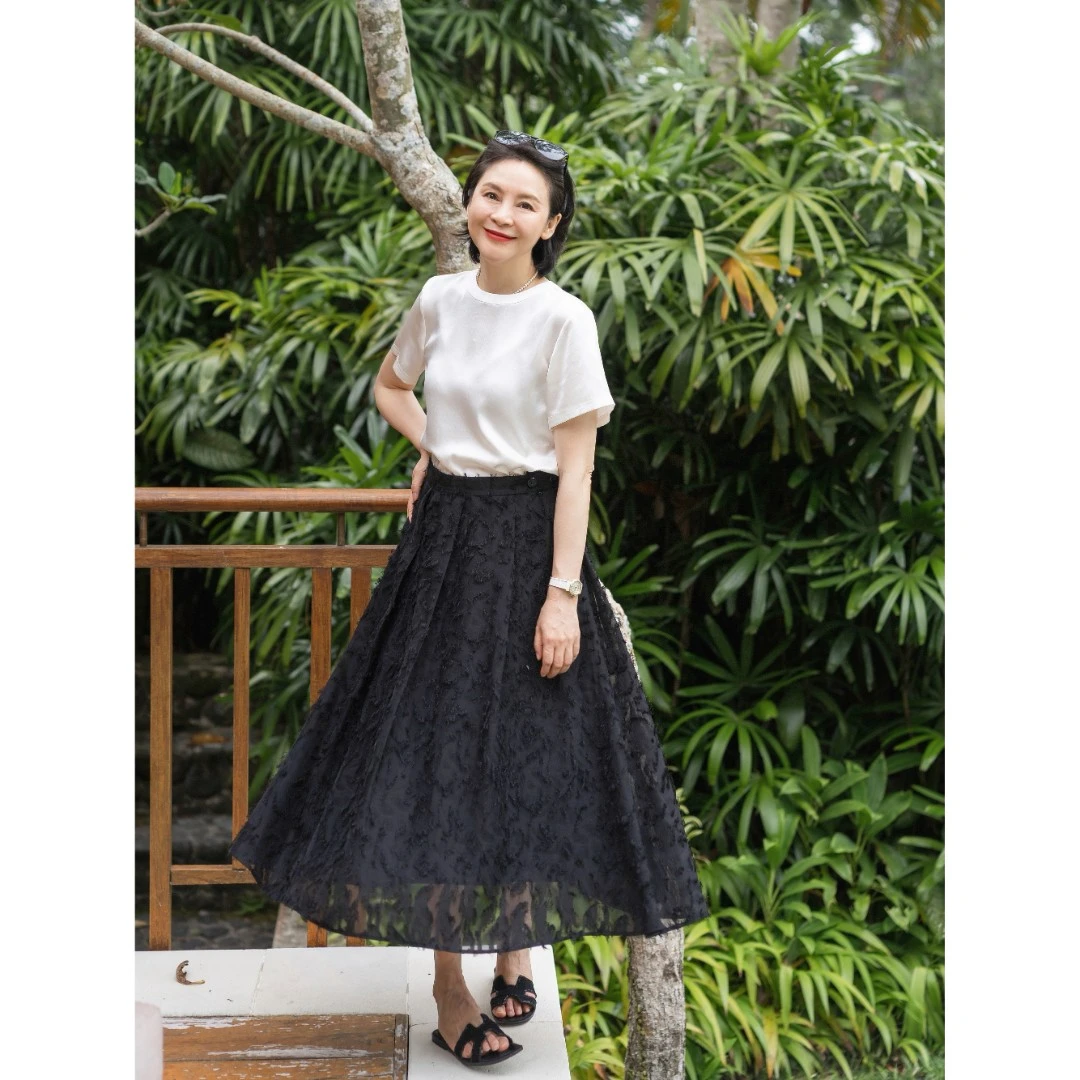 woshimojie黑天鹅 经典黑色灵动飘逸毛边肌理百搭伞摆中长款半裙