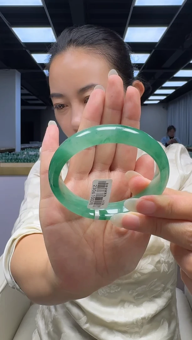 【闪购商品】石英质玉手镯未镶嵌口径63