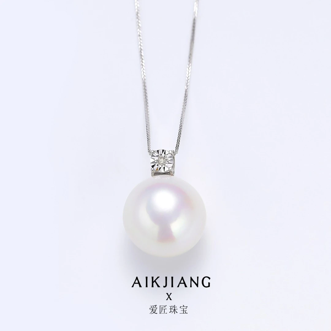 【飞飞臻选】18K金钻石熊猫白雪系列设计师吊坠13-14mm
