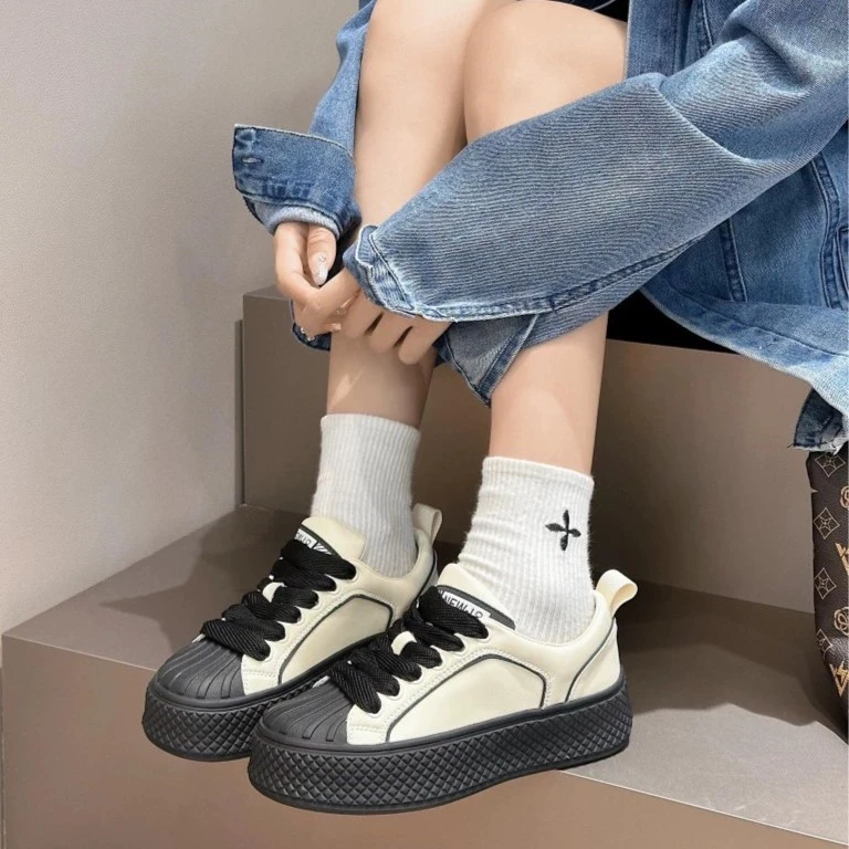 2023秋季真皮厚底板鞋新款百搭圆头贝壳头小白鞋ins23071