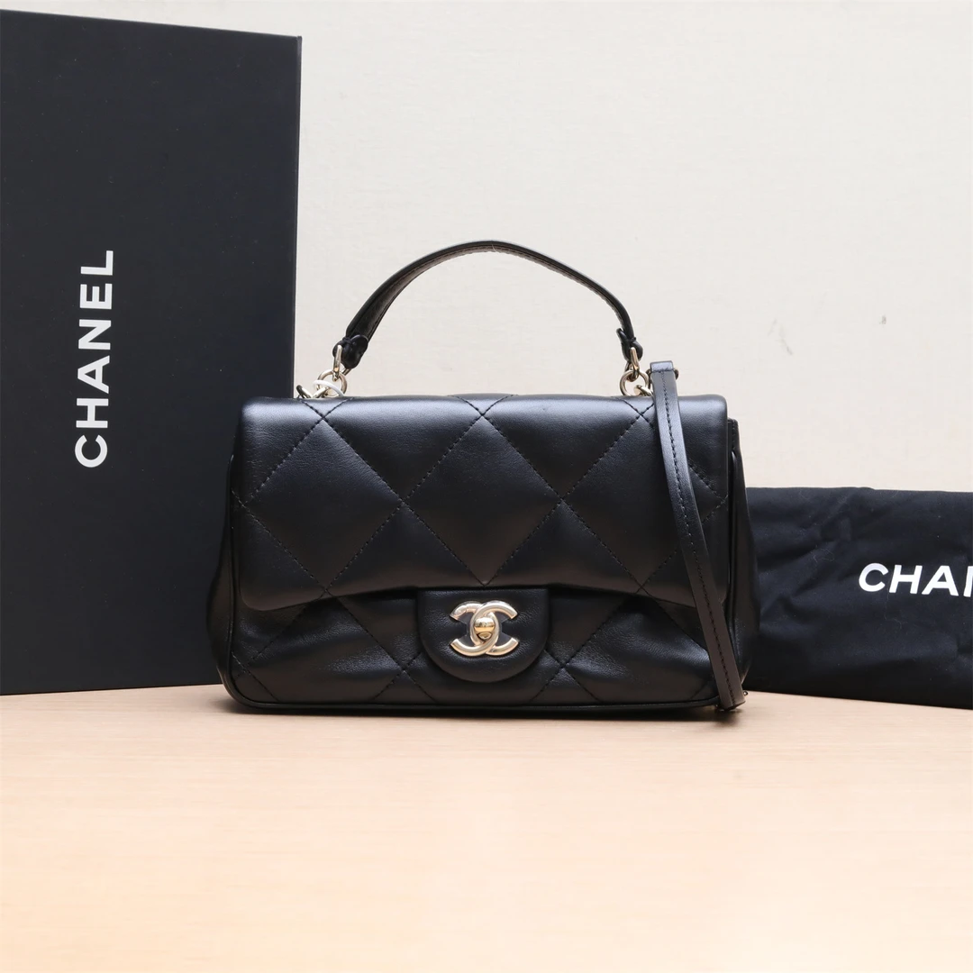 99新 Chanel/香奈儿 斜挎包21S 皮手柄 口盖包28开P224081368