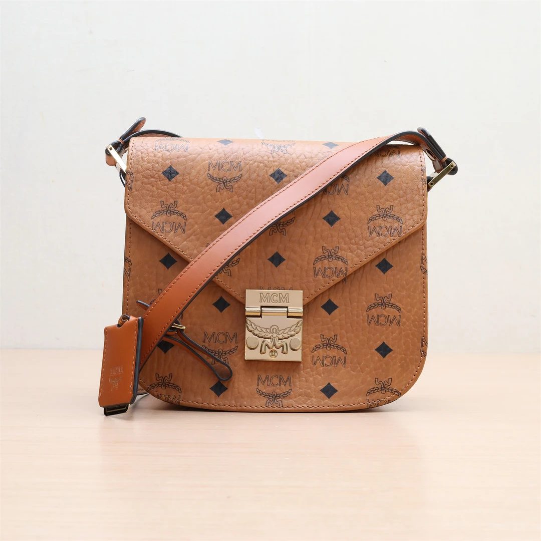 95新 MCM 邮差包 LOGO款 斜挎包 P234758786