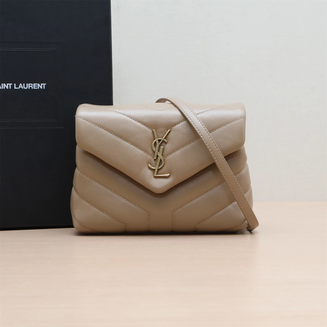 95新 YSL/圣罗兰 LOULOU Mini 20 斜挎包 P244487503