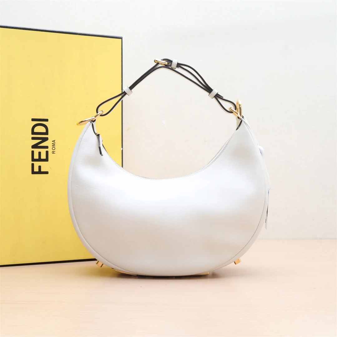 99新 FENDI/芬迪 【小花理理】手腕包 白色 皮革C P224306508