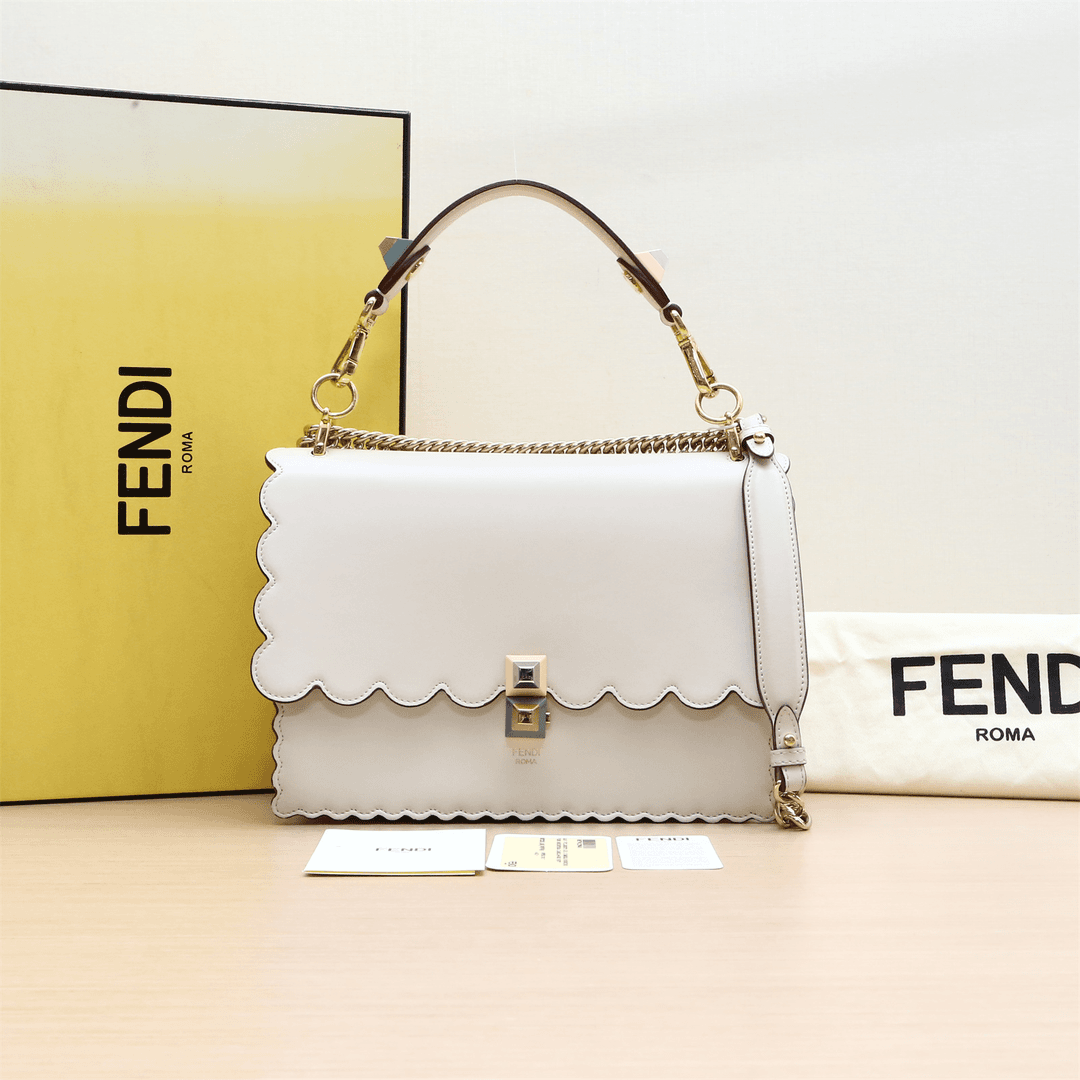 99新 FENDI/芬迪 KAN I 中号 花边 米白色 单肩包 P224724102
