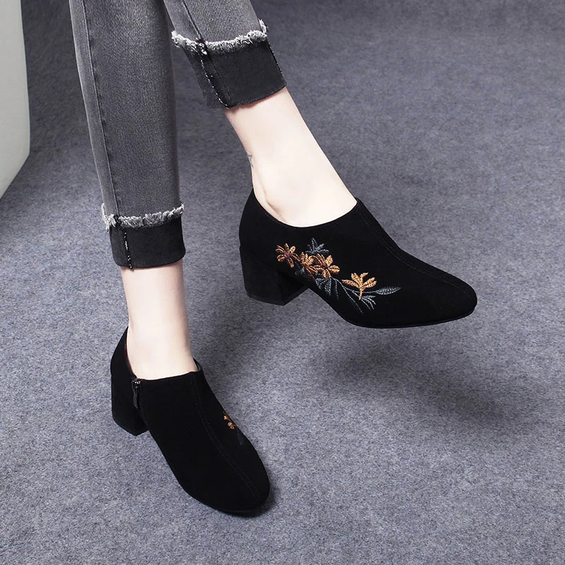 8841春秋新款绣花单鞋羊皮真皮粗跟鞋子中跟女鞋圆头百搭春季简约
