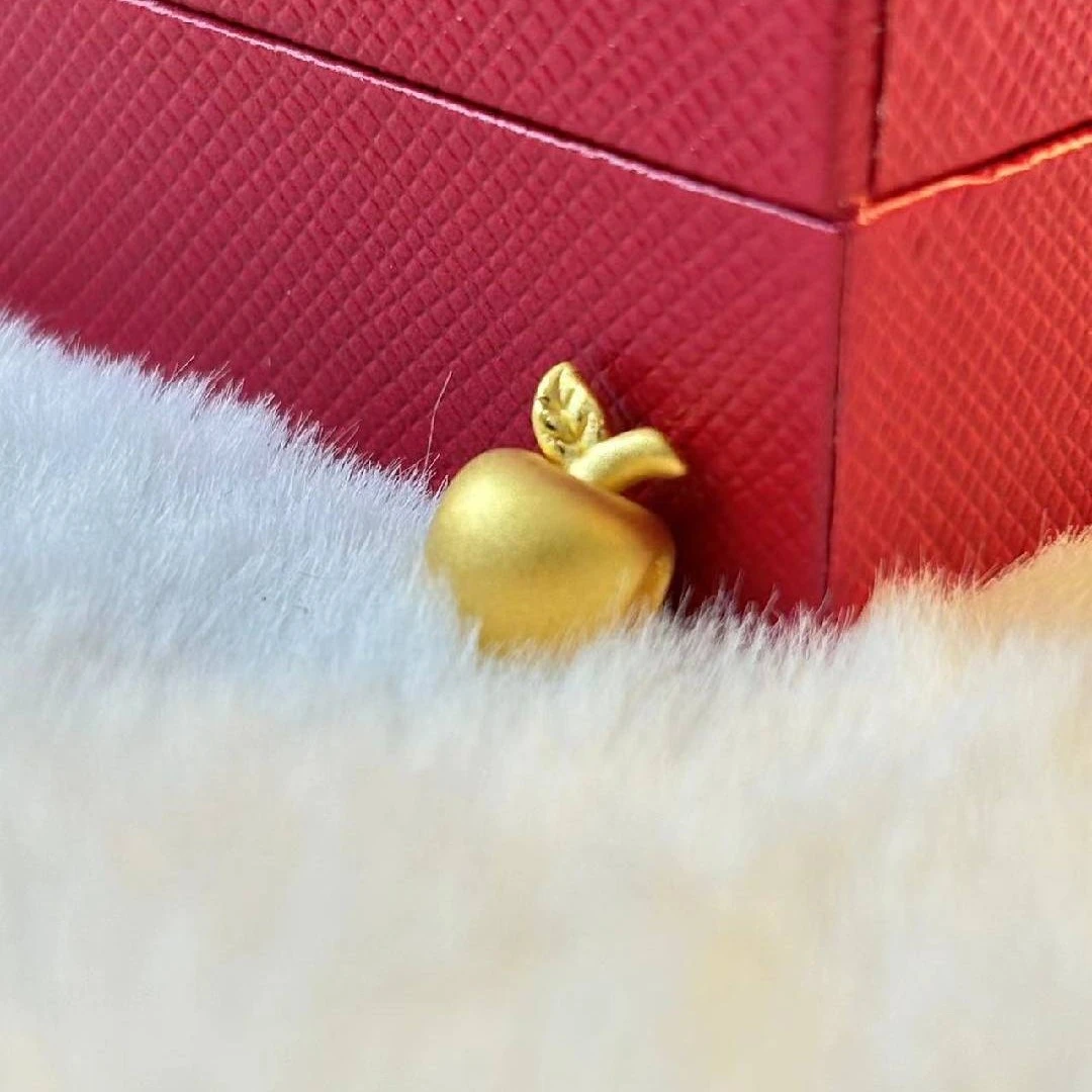 Chow Tai Seng/周大生足金苹果吊坠平安果苹果手编时尚可爱圣诞