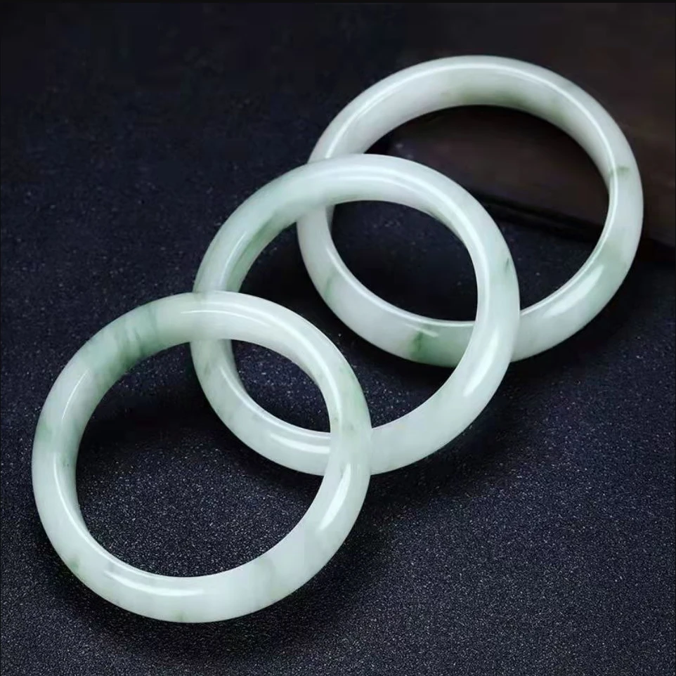 无品牌天然A货新疆金丝玉天山翠手镯翡翠色飘花玉镯多样性发其一