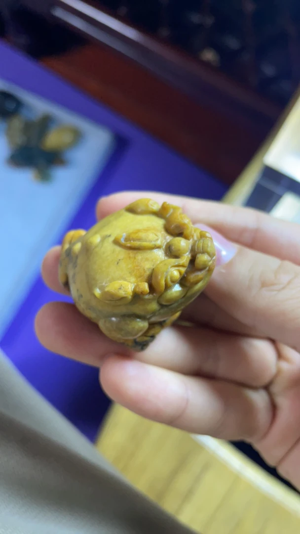 岫岩河磨玉（透闪石）