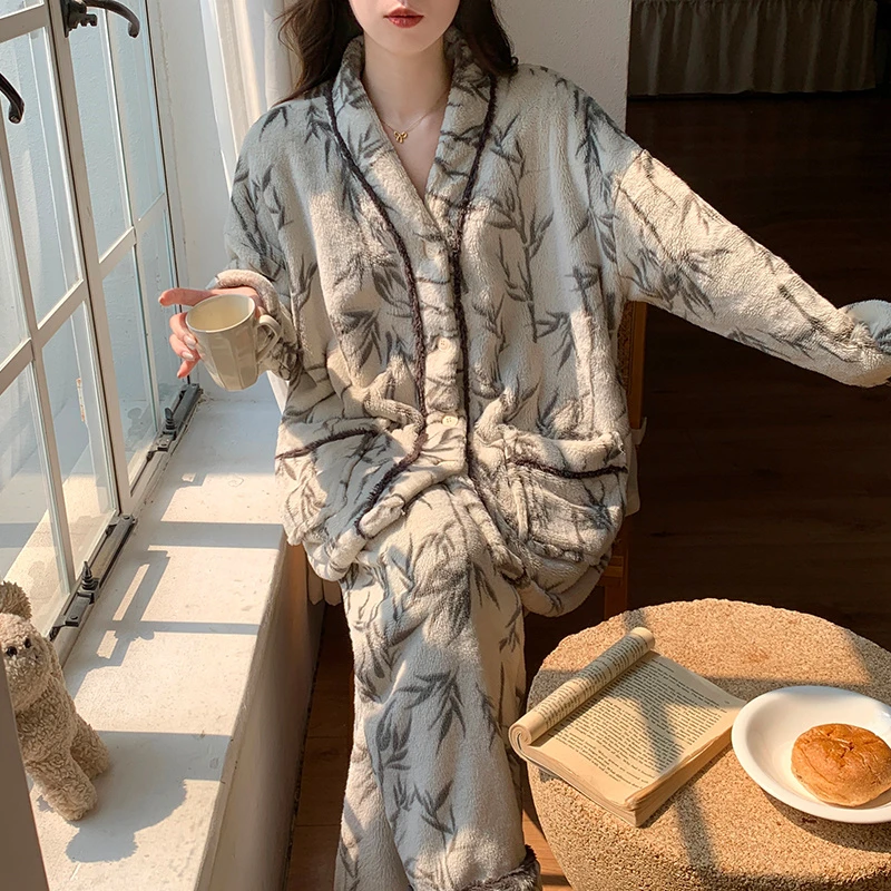 珊瑚绒保暖法兰绒秋冬家居服女款爆款2024年新款睡衣加绒加厚套装