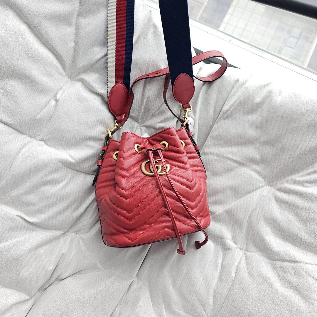 95新 GUCCI/古驰 802192 古驰红金马蒙水桶单肩包