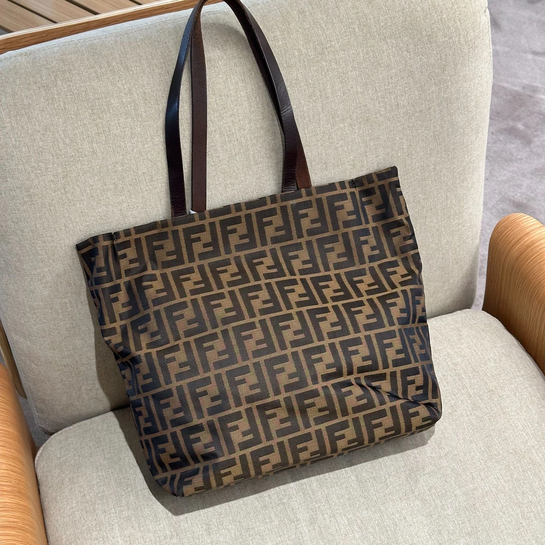 95新 FENDI/芬迪 50611531 芬迪老花购物手提包