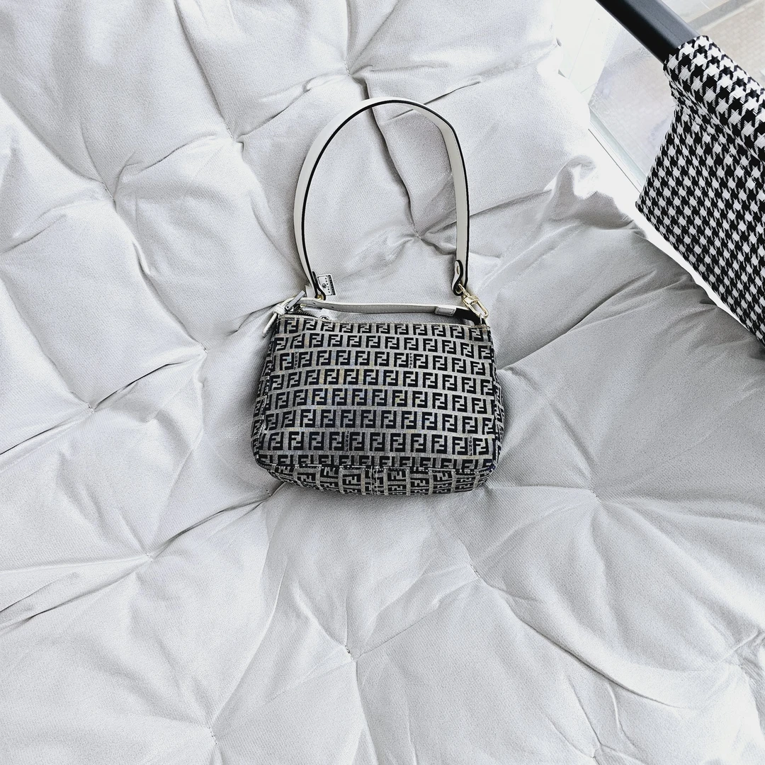 95新 FENDI/芬迪 800786 芬迪老花帆布手提腋下包