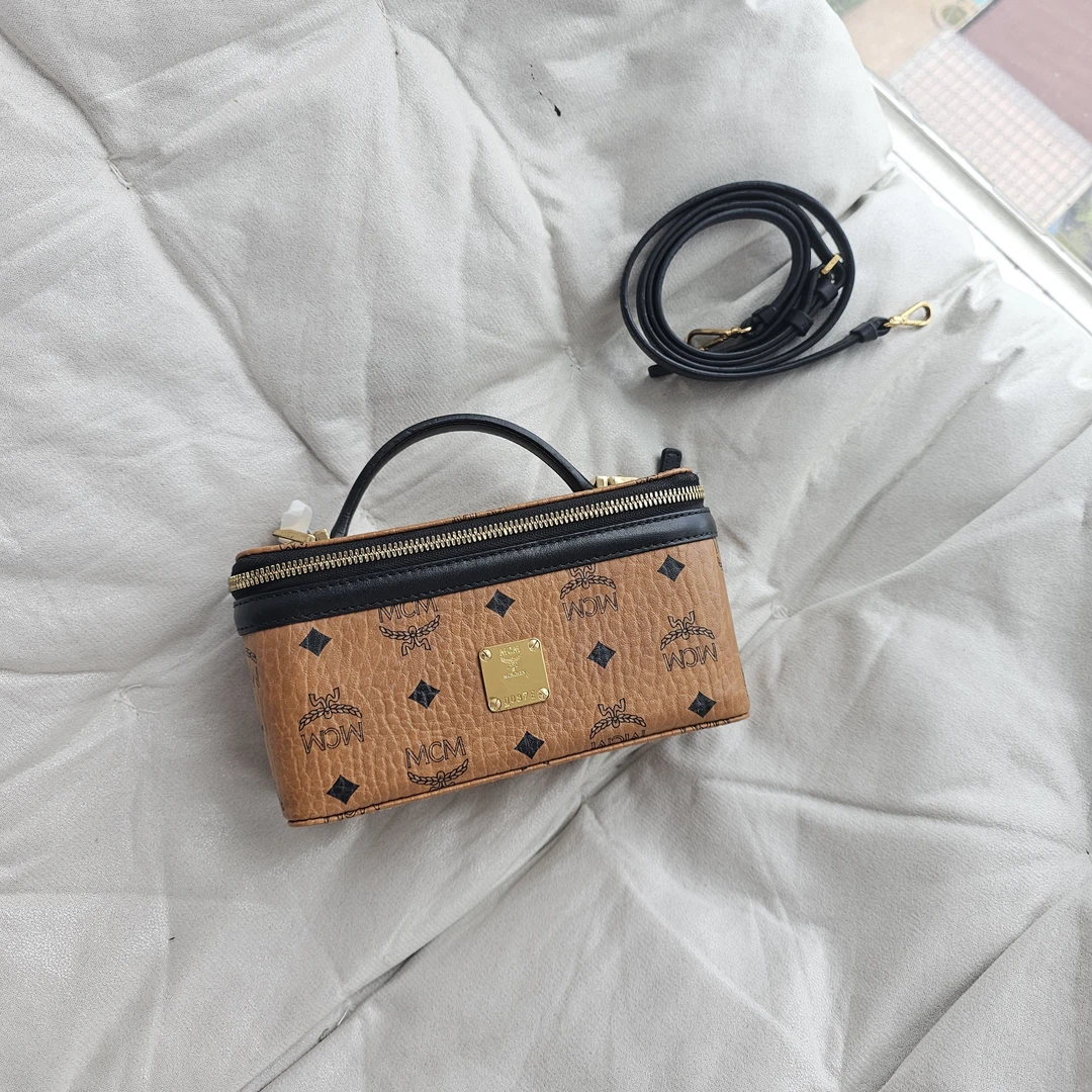 95新 MCM 805590 MCM干邑色化妆盒单肩包