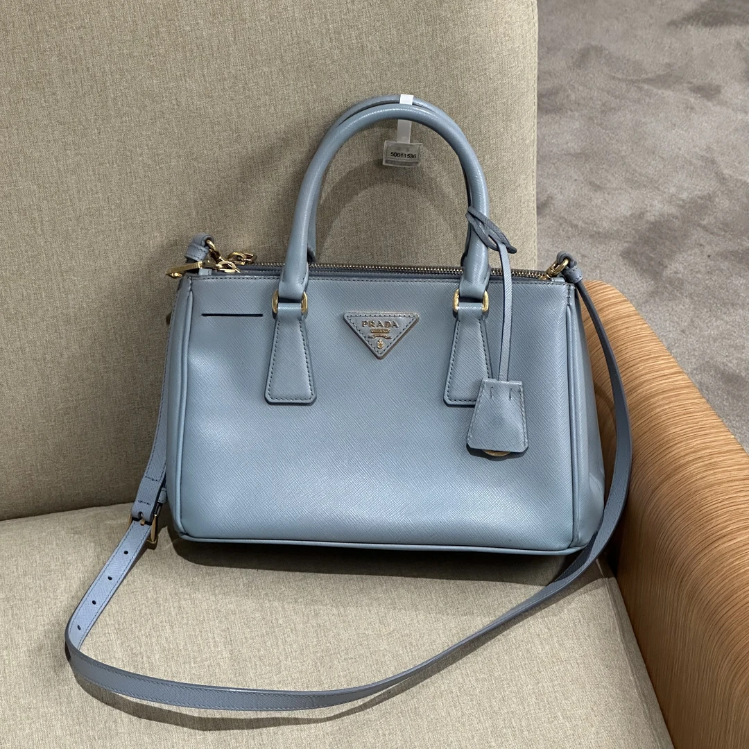 95新 Prada/普拉达 50611536 普拉达浅蓝色小号杀手包