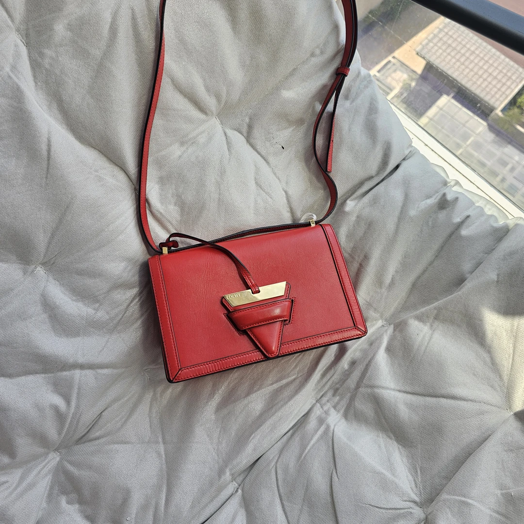 95新 LOEWE/罗意威 802913 罗意威 红色巴塞罗那单肩包