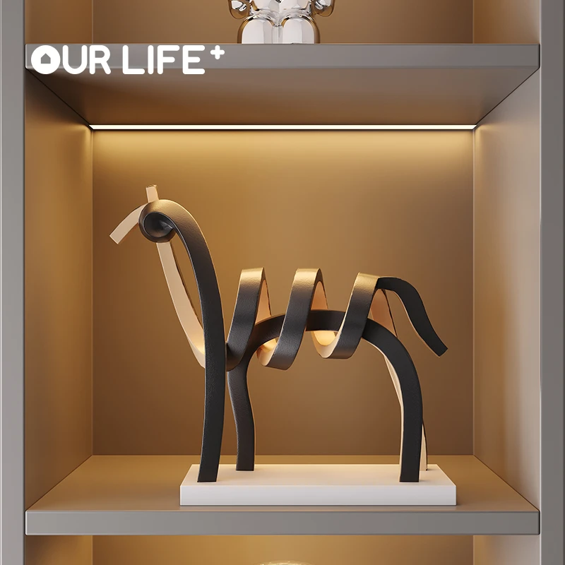 现代简约雕塑马摆件艺术工艺品软装客厅玄关书房样板间家居装饰品