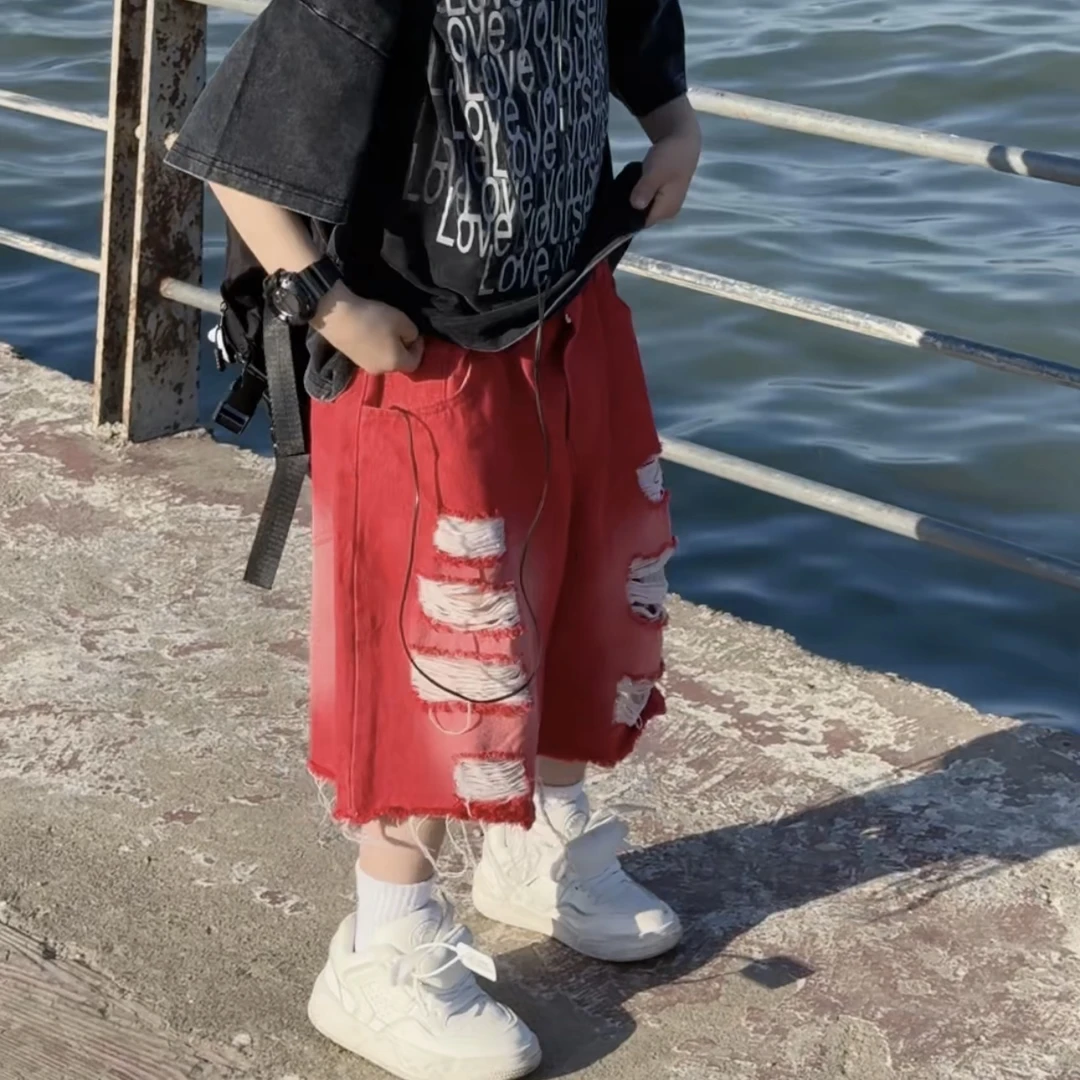 乐乐家儿童夏季潮牌欧美街头裤子高街过膝毛边大破洞红牛仔裤中裤