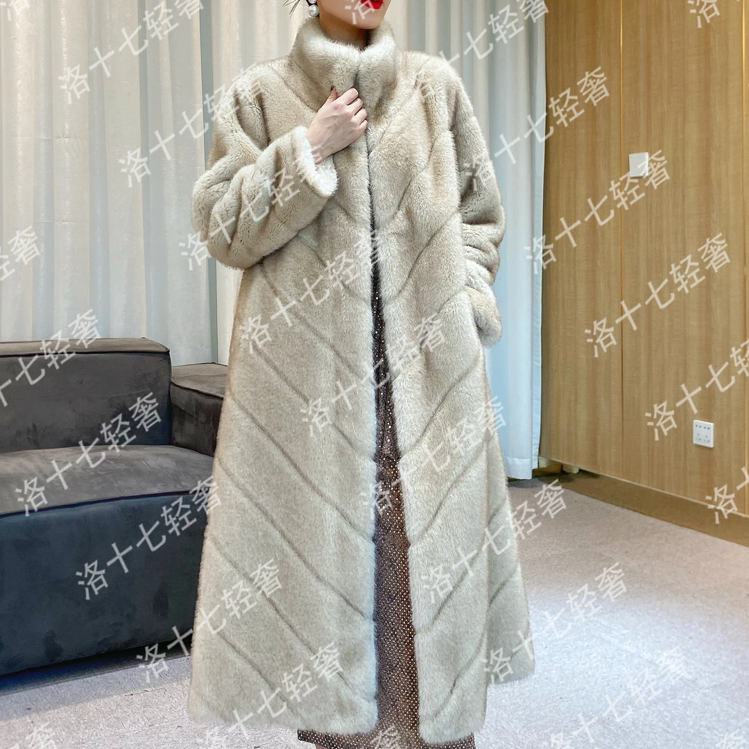 Miss TuTu【奢香夫人】2024设计师轻奢皮毛一体女士秋冬定制外套