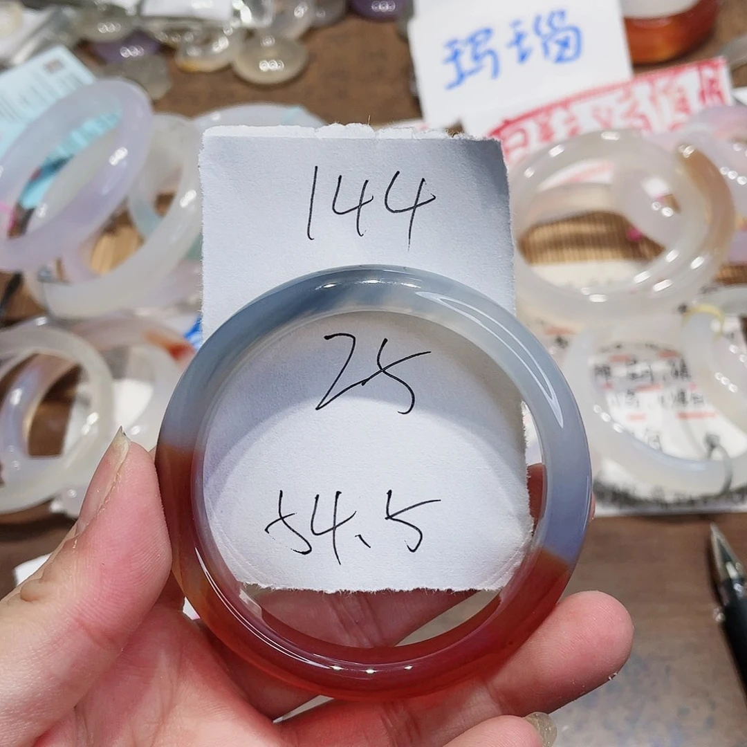 玛瑙/玉髓手镯未镶嵌144