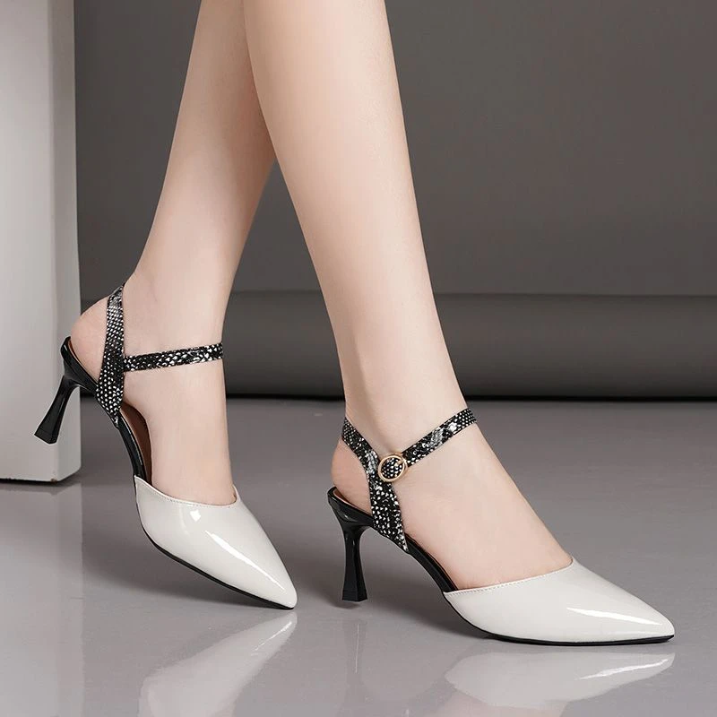 2024新款皮时尚潮流一字扣带细跟包头凉鞋女软皮浅口尖头高跟凉鞋