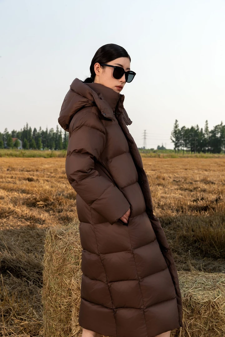 2024-90白鹅绒300多克男女同款过膝加厚情侣长款羽绒服-825237