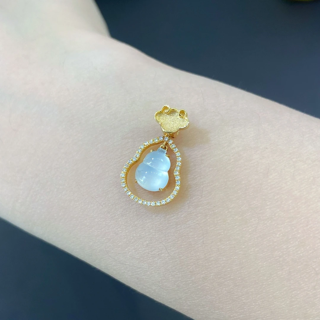 18k金翡翠白冰葫芦吊坠