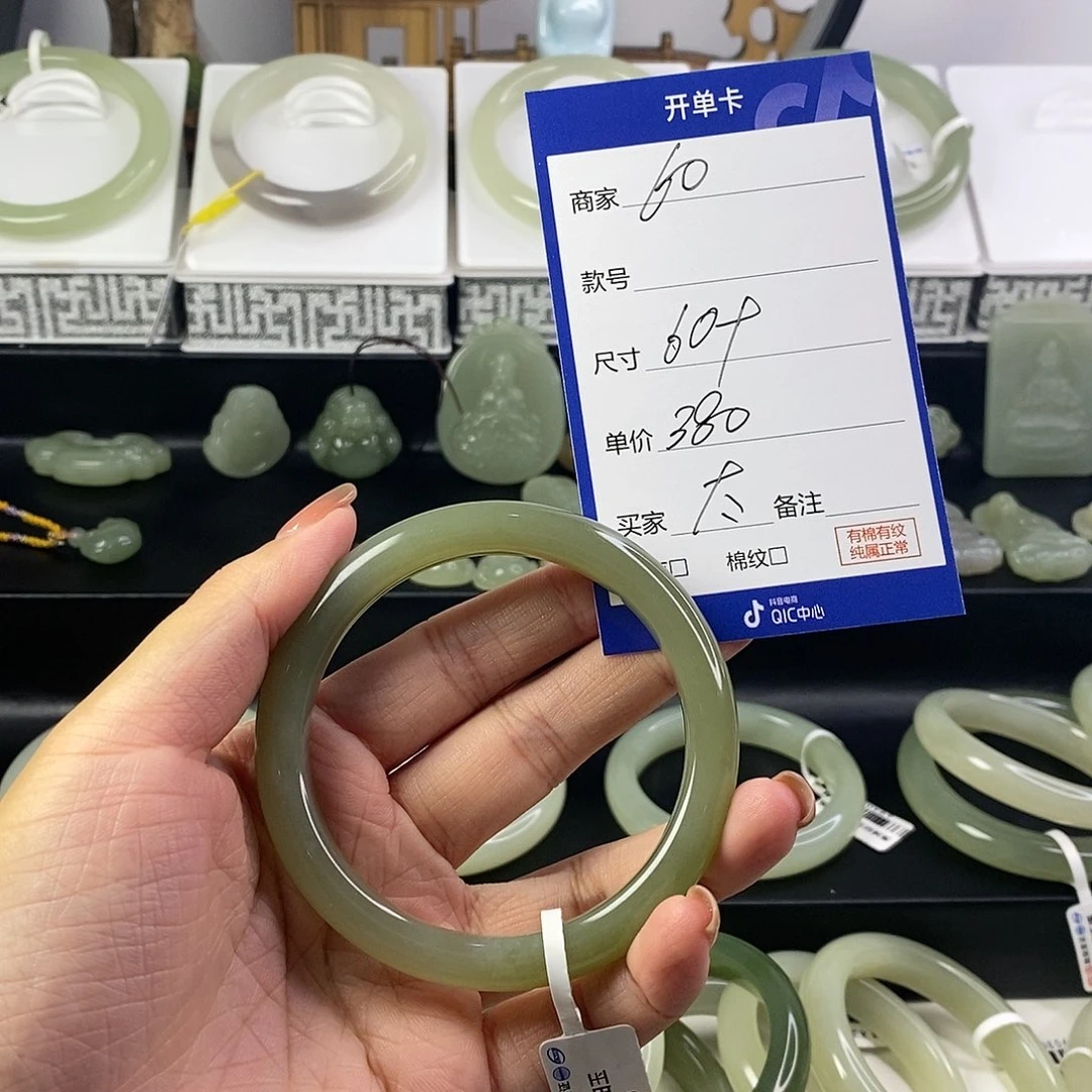 和田玉手镯未镶嵌太****店