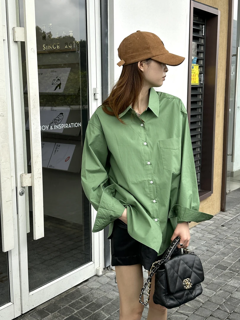 复古气质绿色休闲长袖衬衫女2024秋季新款宽松叠穿内搭高级感上衣