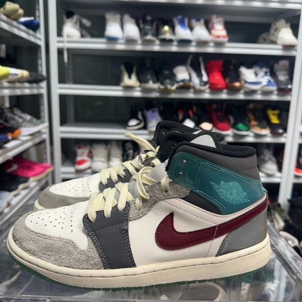 aj1 灰蓝白中帮 41码 平台1049 鞋帮瑕疵