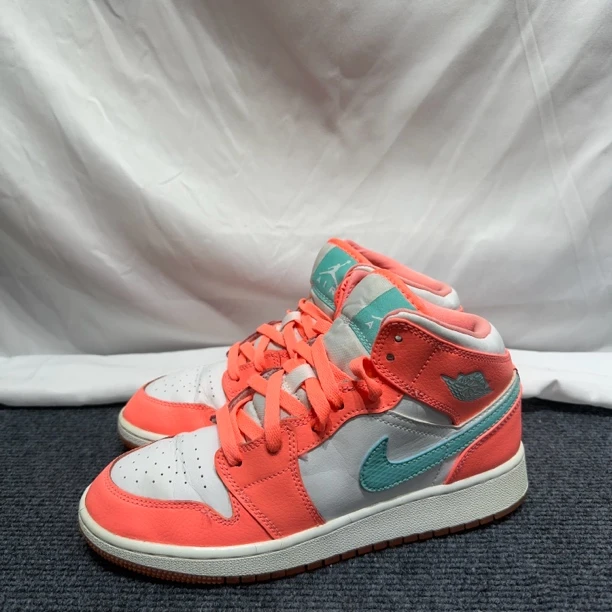 aj1 白橙 38码 鞋头瑕疵